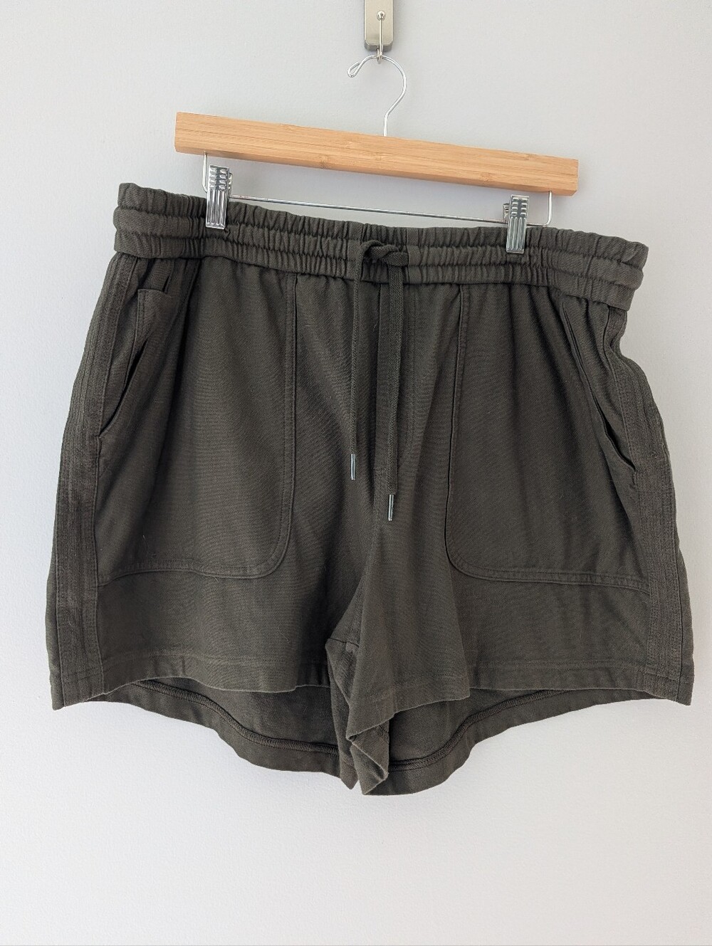 Athleta Farallon Shorts 1X Olive Green Cotton Drawstring Casual Pull On
